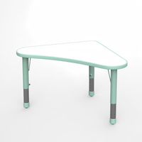 Urved Triangular Activity Kids Table-Plastic